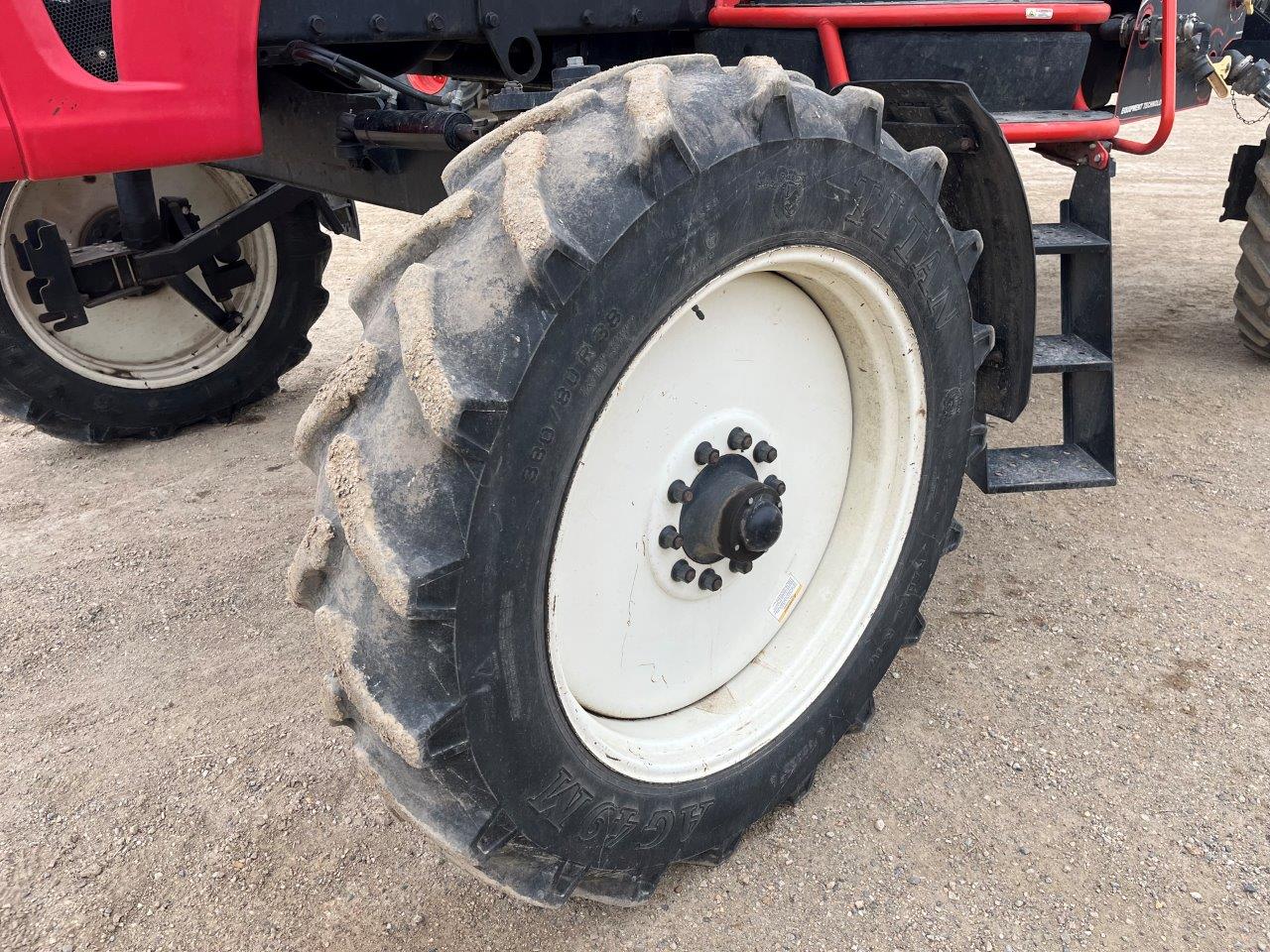 2011 Apache AS1020 Sprayer/High Clearance