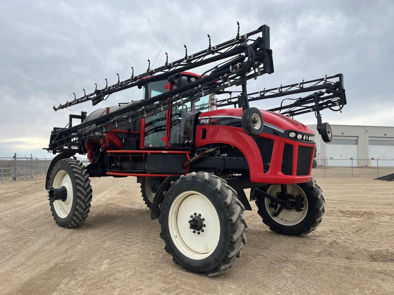 2011 Apache AS1020 Sprayer/High Clearance