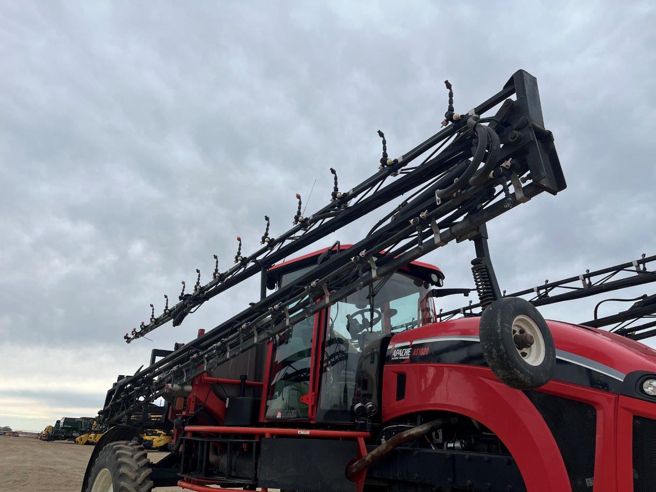 2011 Apache AS1020 Sprayer/High Clearance