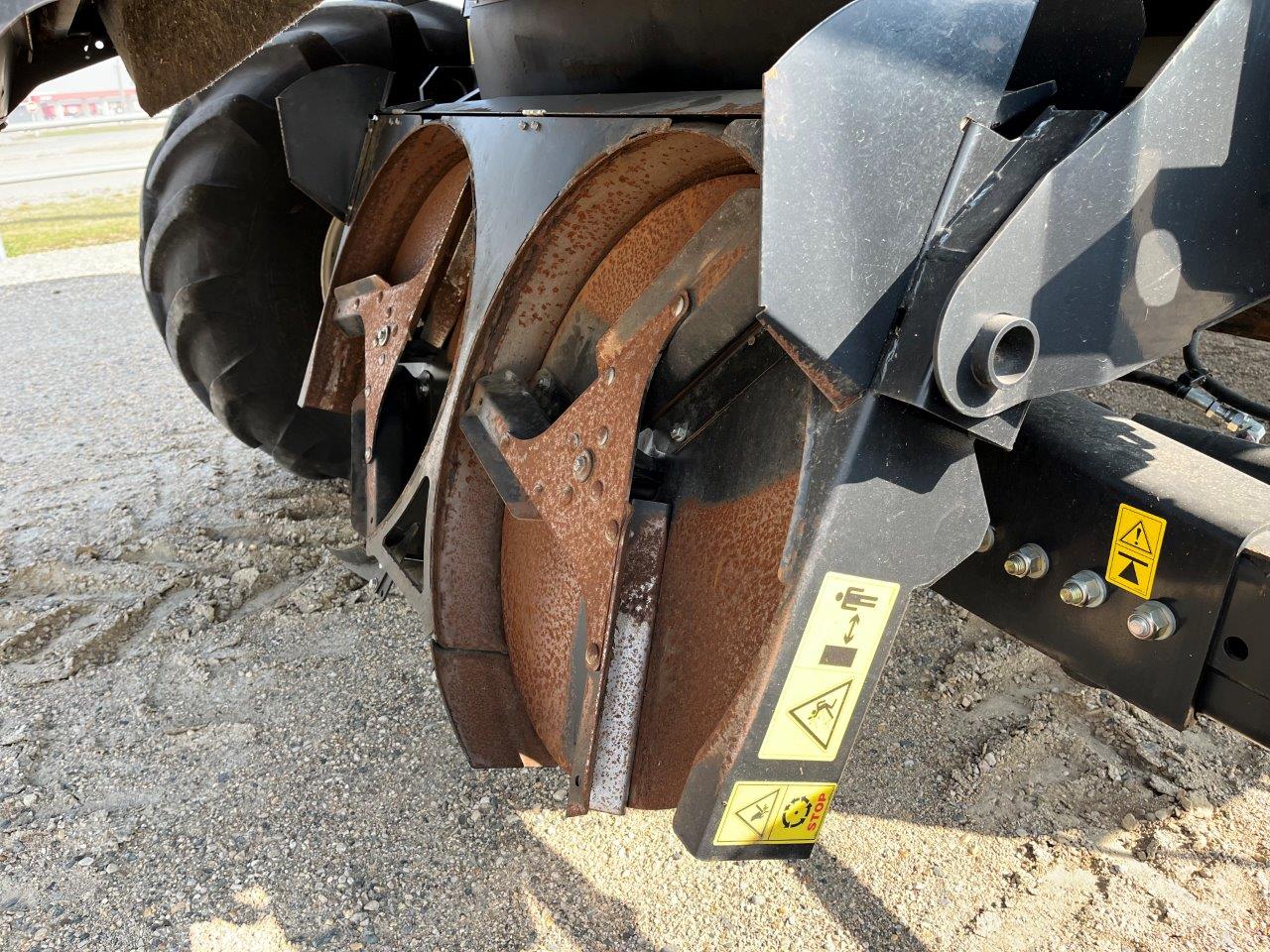 2017 New Holland CR8.90 Combine