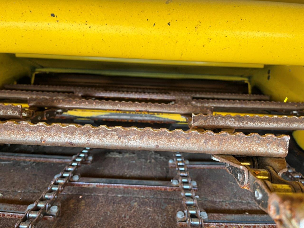 2017 New Holland CR8.90 Combine