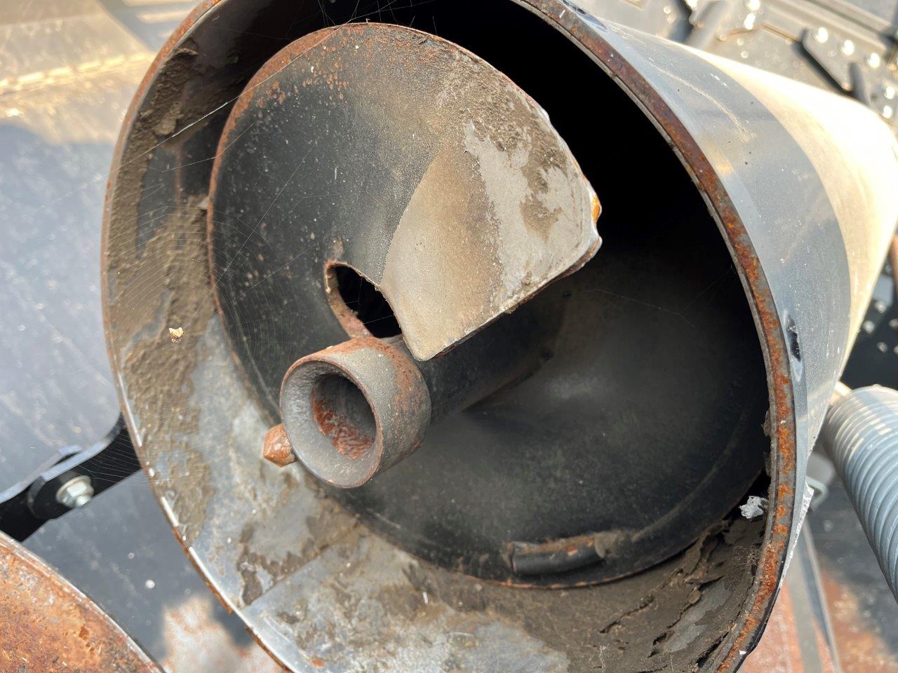 2017 New Holland CR8.90 Combine