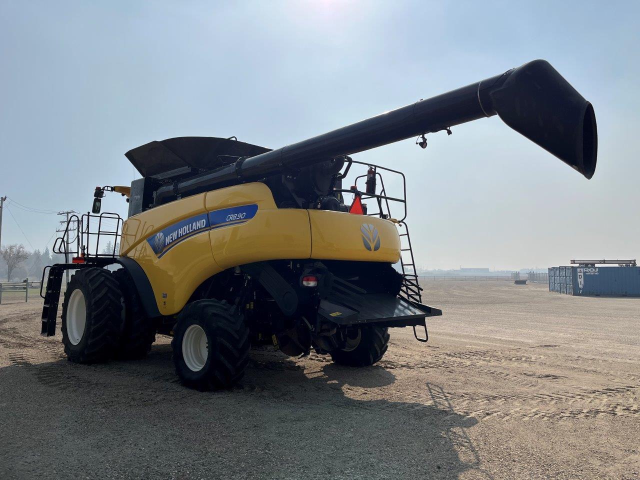 2017 New Holland CR8.90 Combine