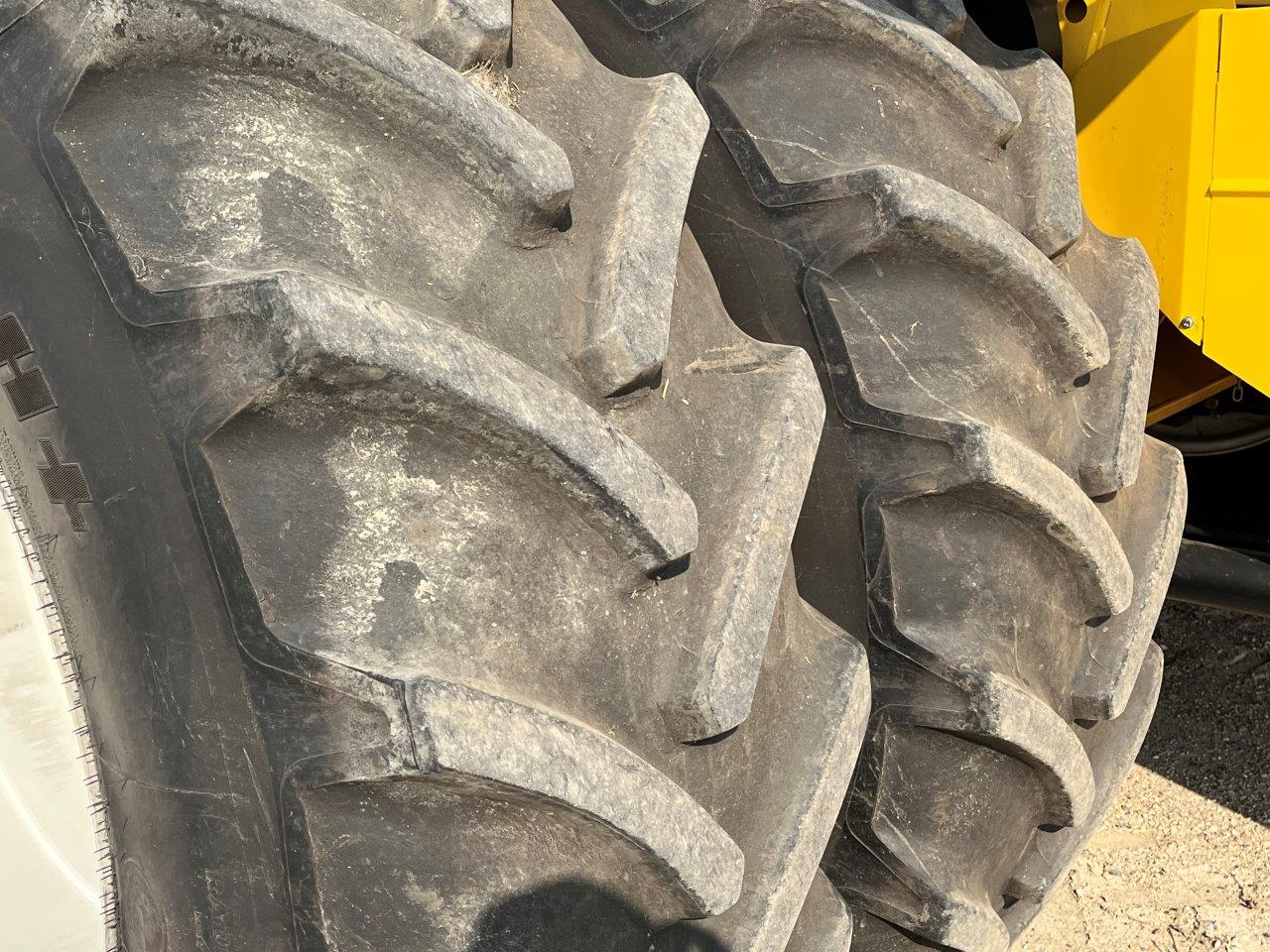 2017 New Holland CR8.90 Combine