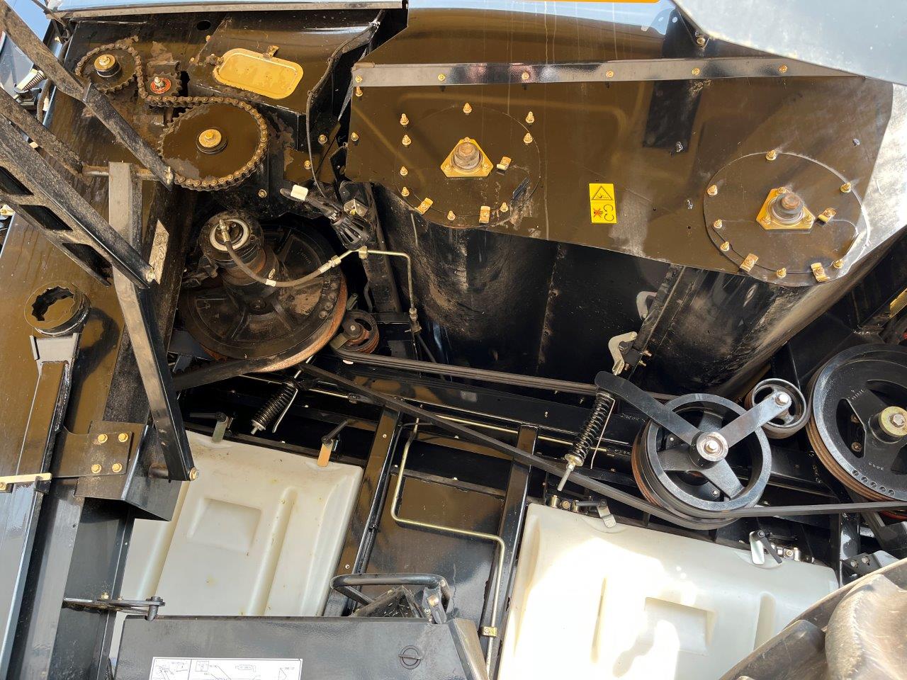 2017 New Holland CR8.90 Combine