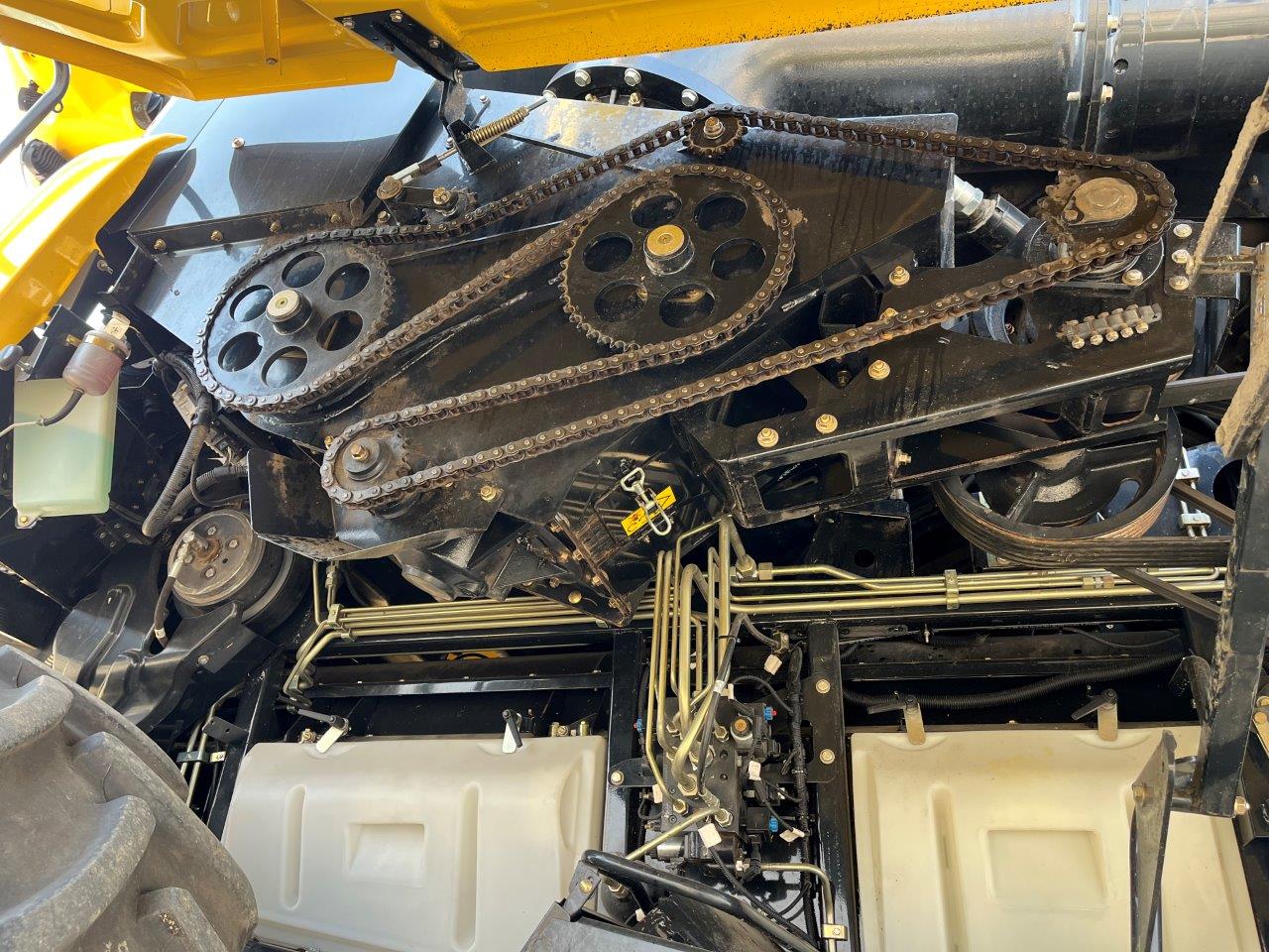 2017 New Holland CR8.90 Combine