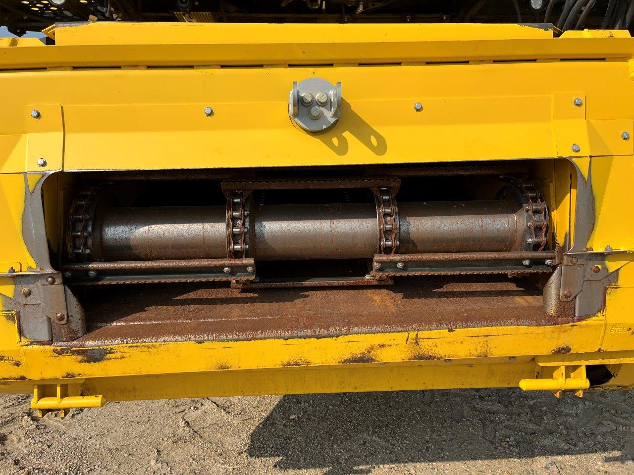 2017 New Holland CR8.90 Combine