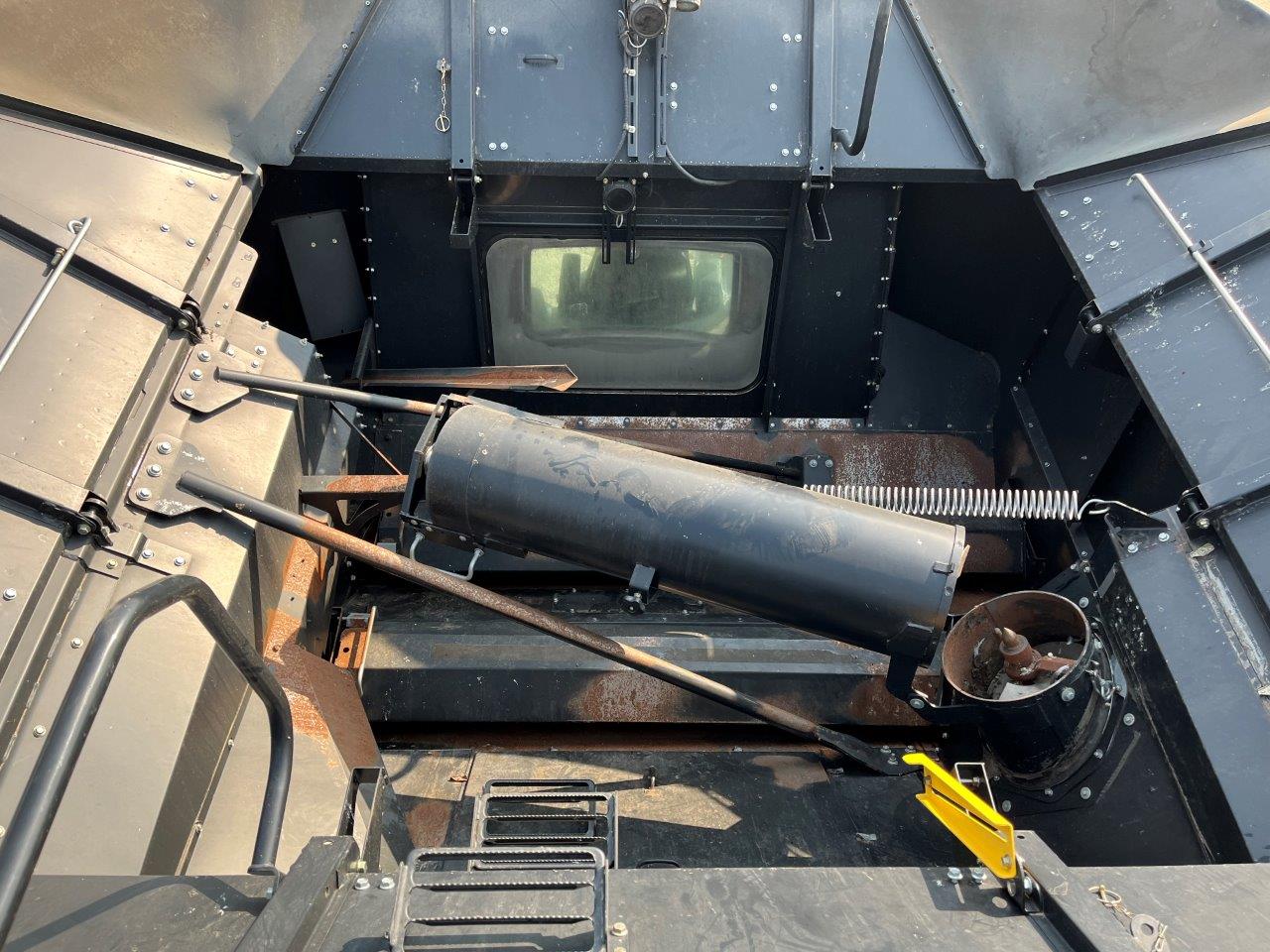 2017 New Holland CR8.90 Combine