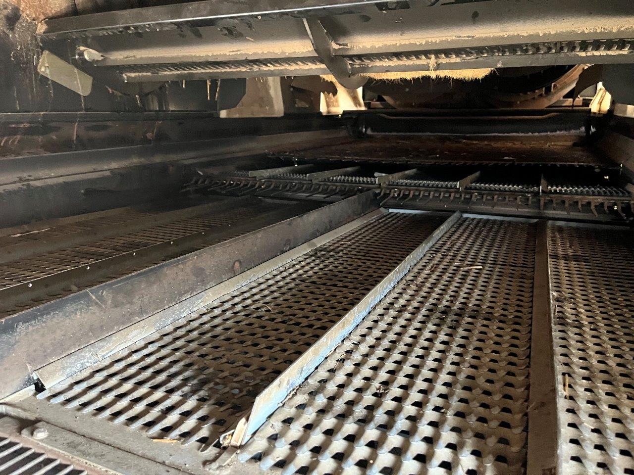 2017 New Holland CR8.90 Combine