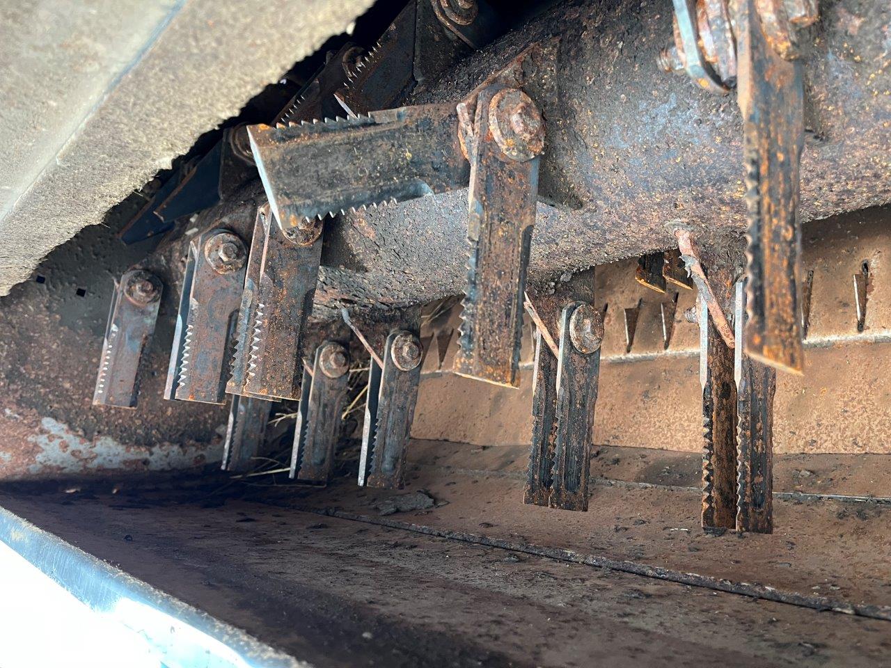 2017 New Holland CR8.90 Combine