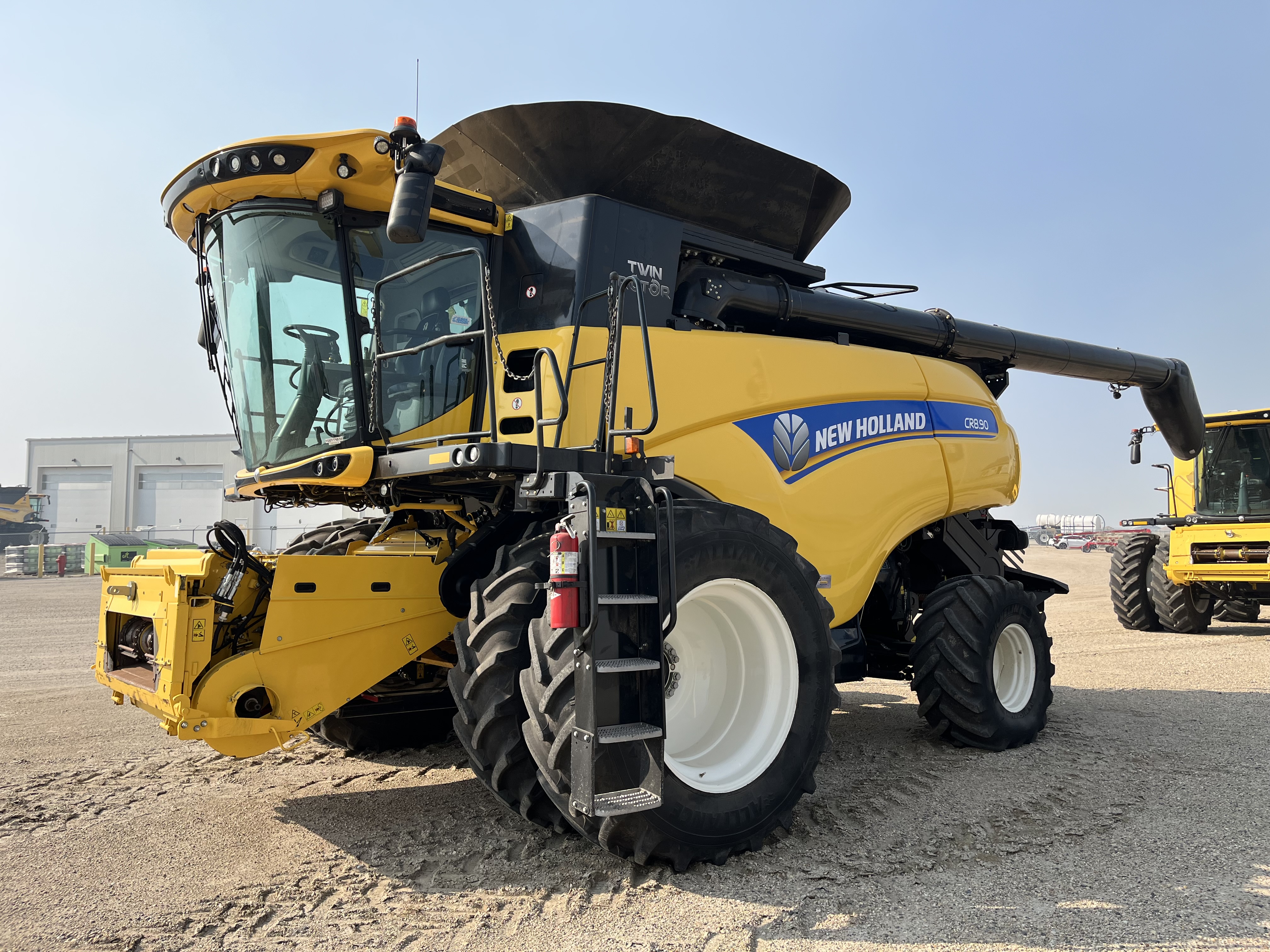 2017 New Holland CR8.90 Combine