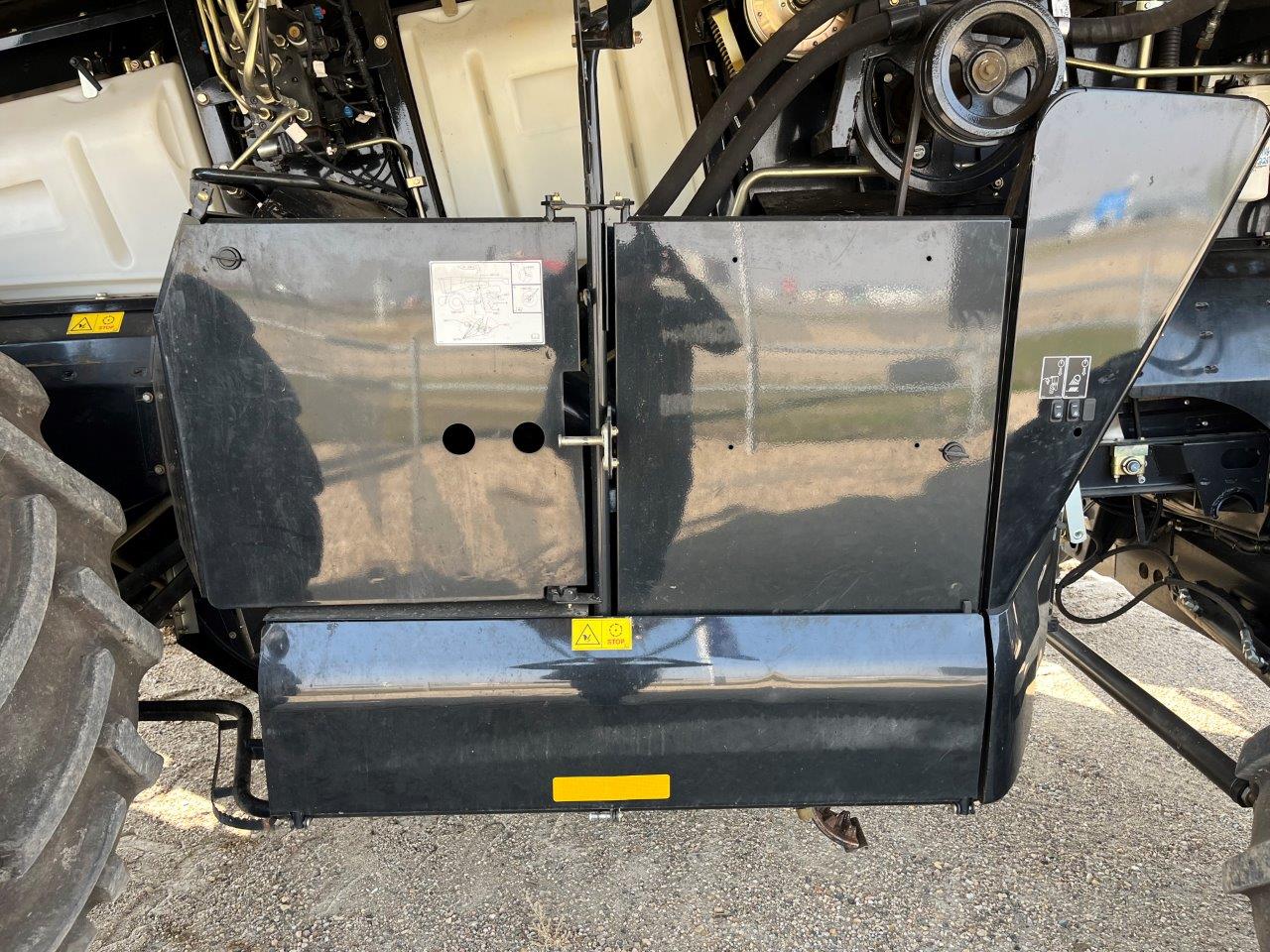 2017 New Holland CR8.90 Combine