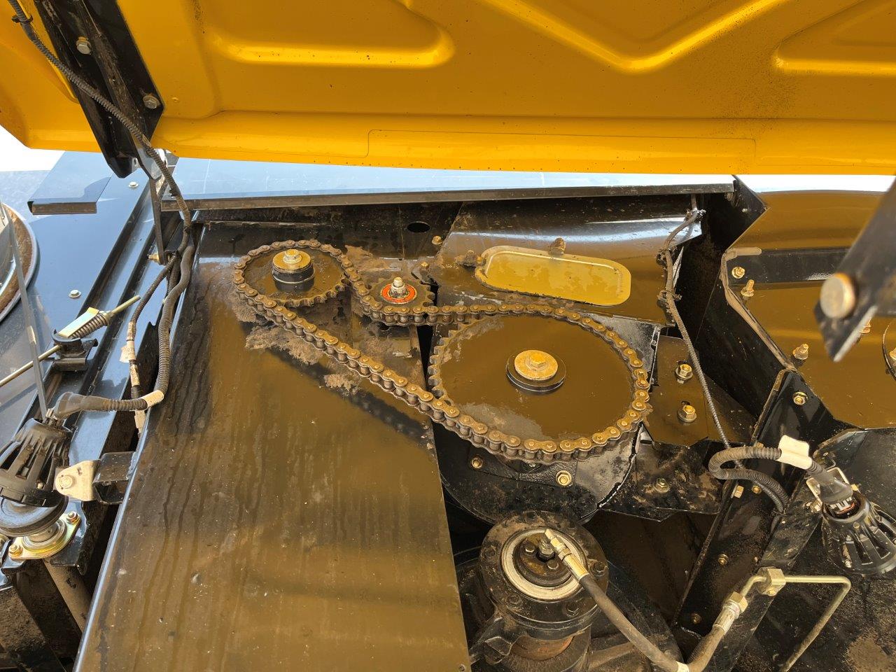 2017 New Holland CR8.90 Combine