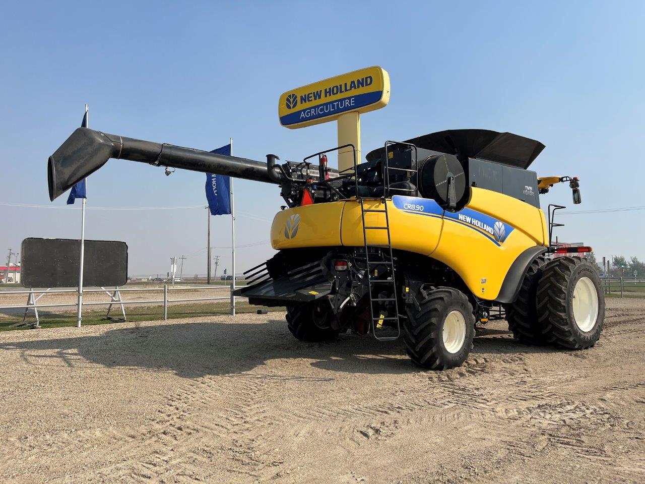 2017 New Holland CR8.90 Combine