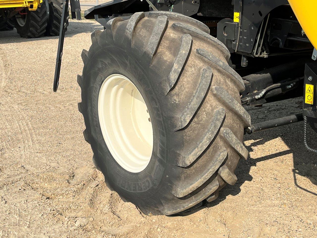 2017 New Holland CR8.90 Combine