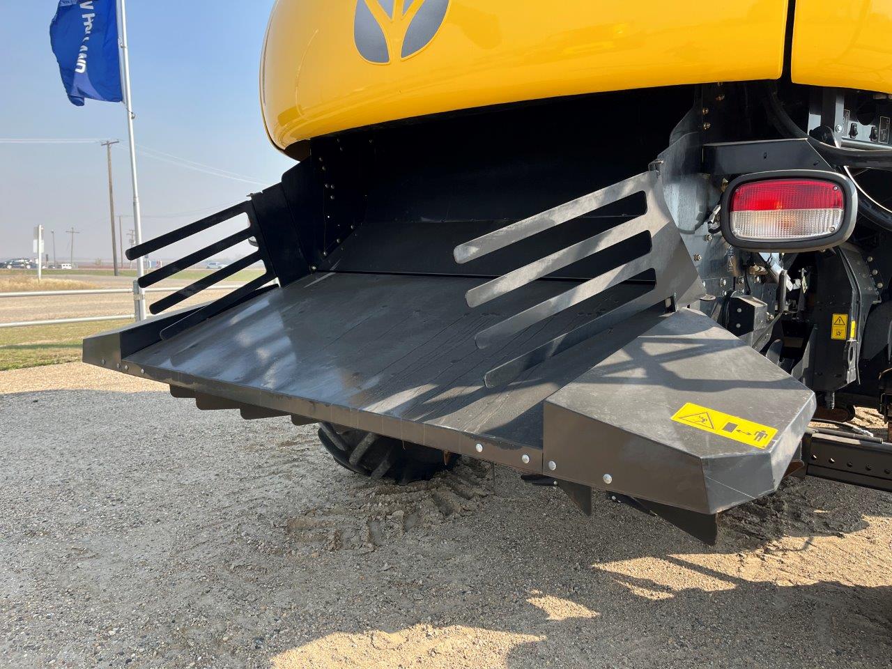 2017 New Holland CR8.90 Combine