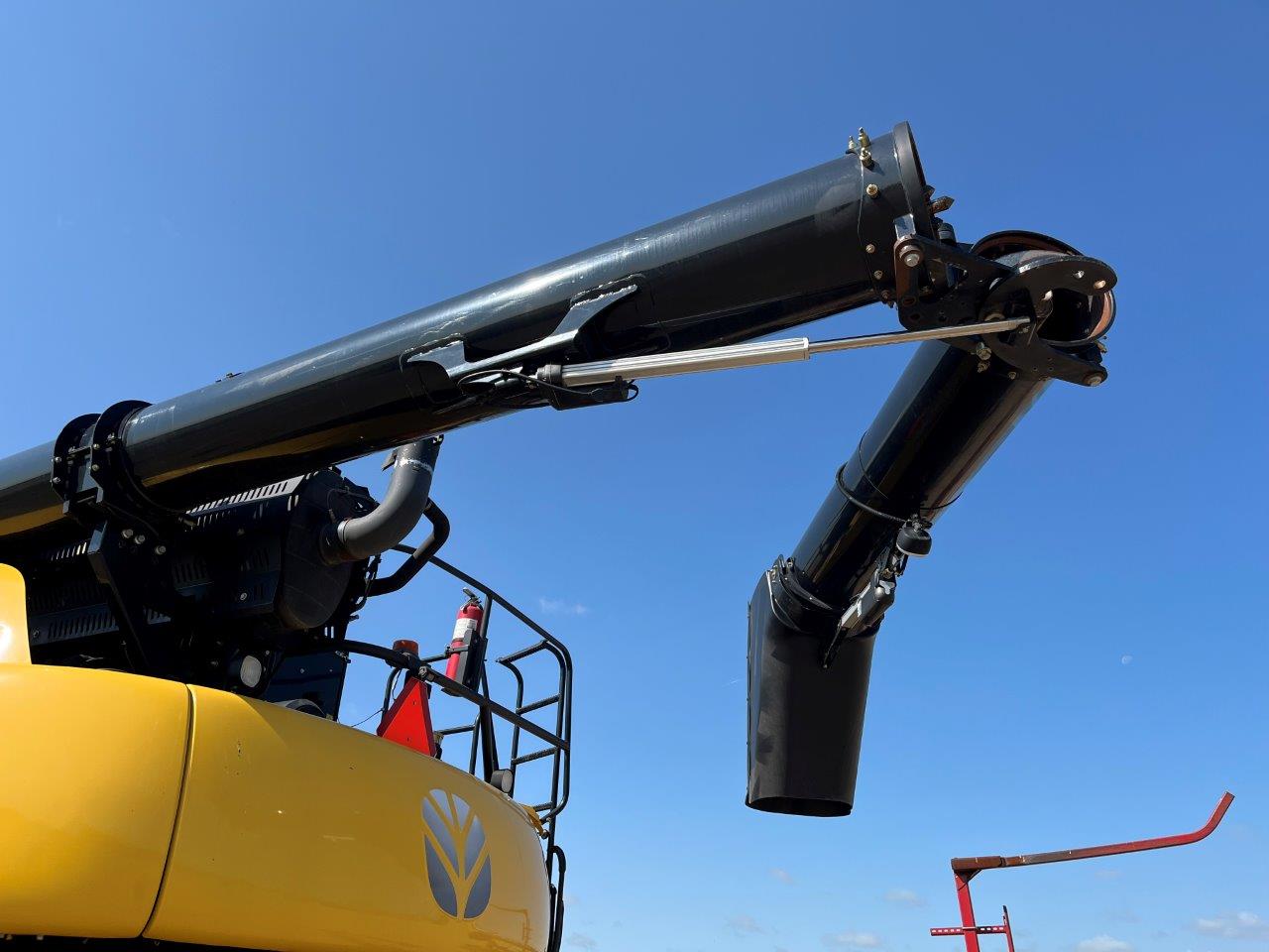 2015 New Holland CR9.90 Combine