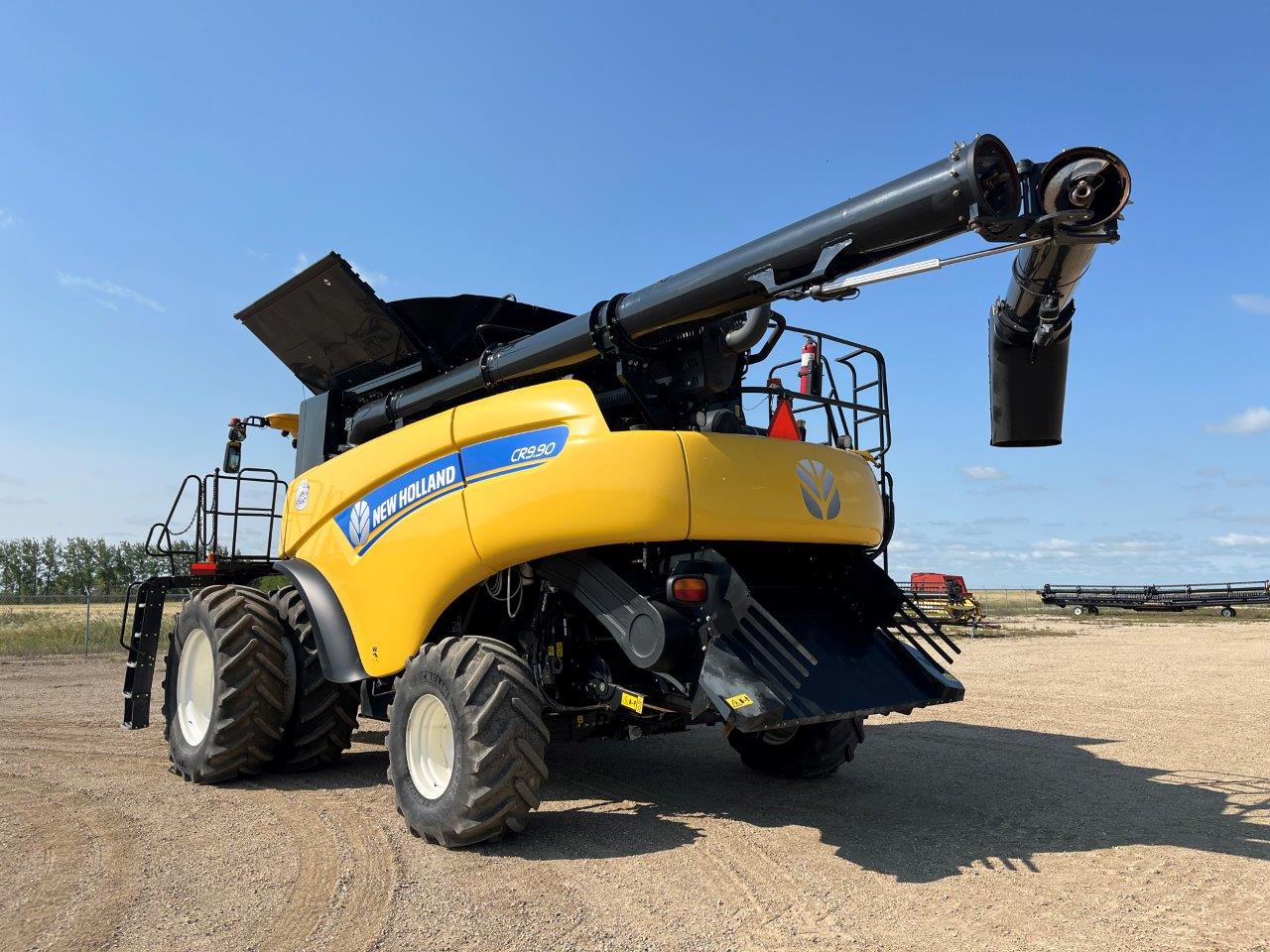 2015 New Holland CR9.90 Combine