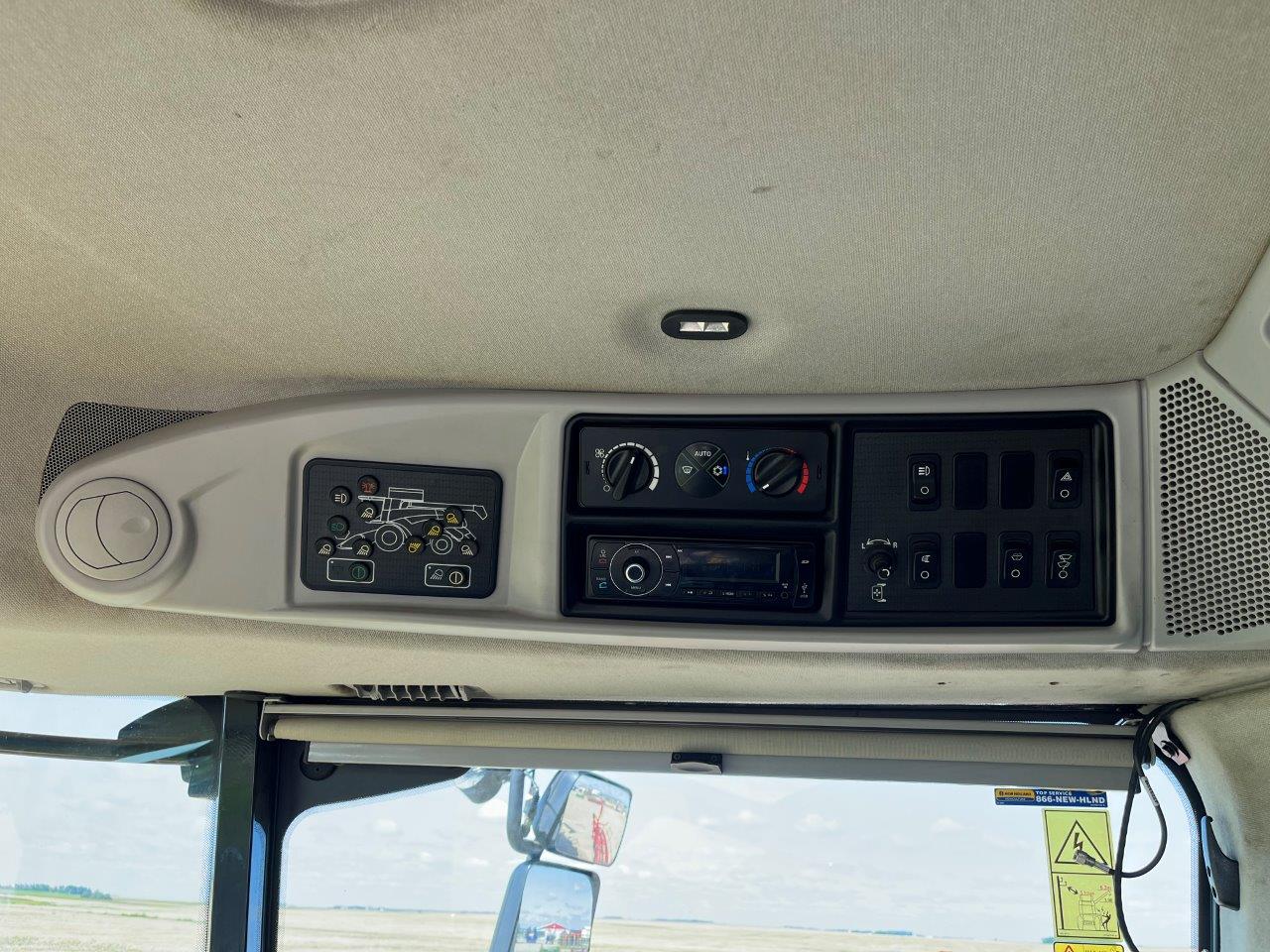 2015 New Holland CR9.90 Combine