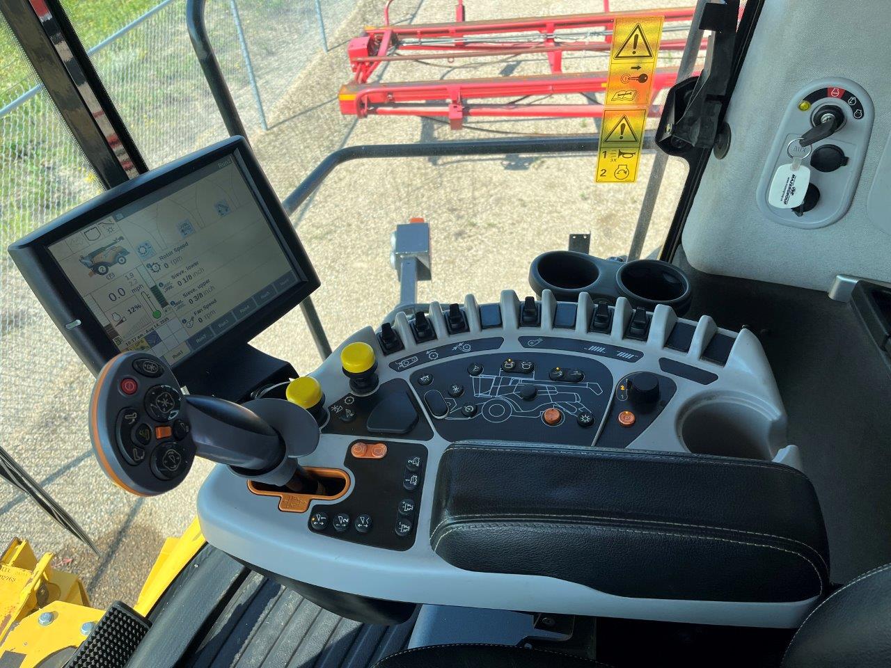 2015 New Holland CR9.90 Combine