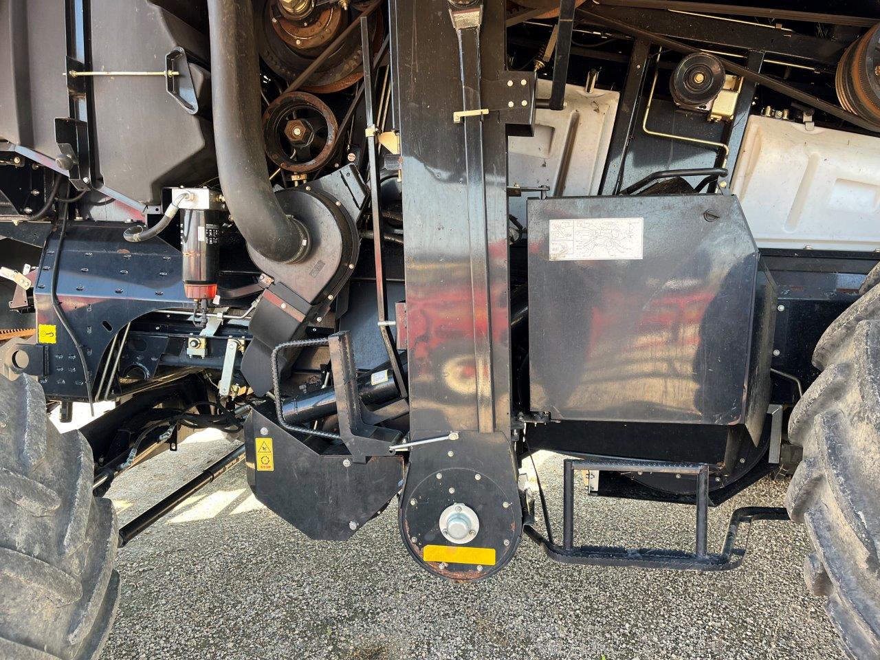 2015 New Holland CR9.90 Combine