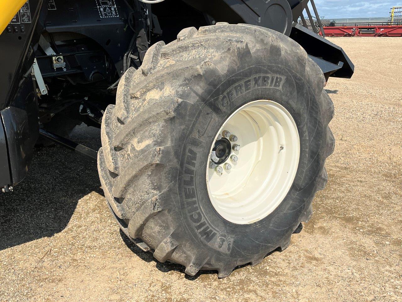 2015 New Holland CR9.90 Combine