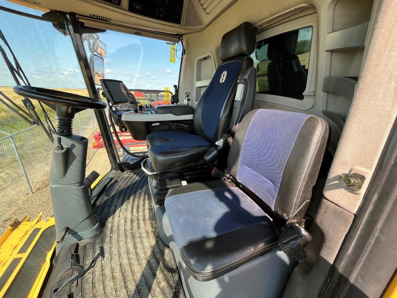 2015 New Holland CR9.90 Combine