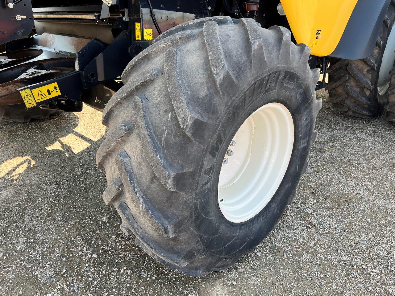 2015 New Holland CR9.90 Combine