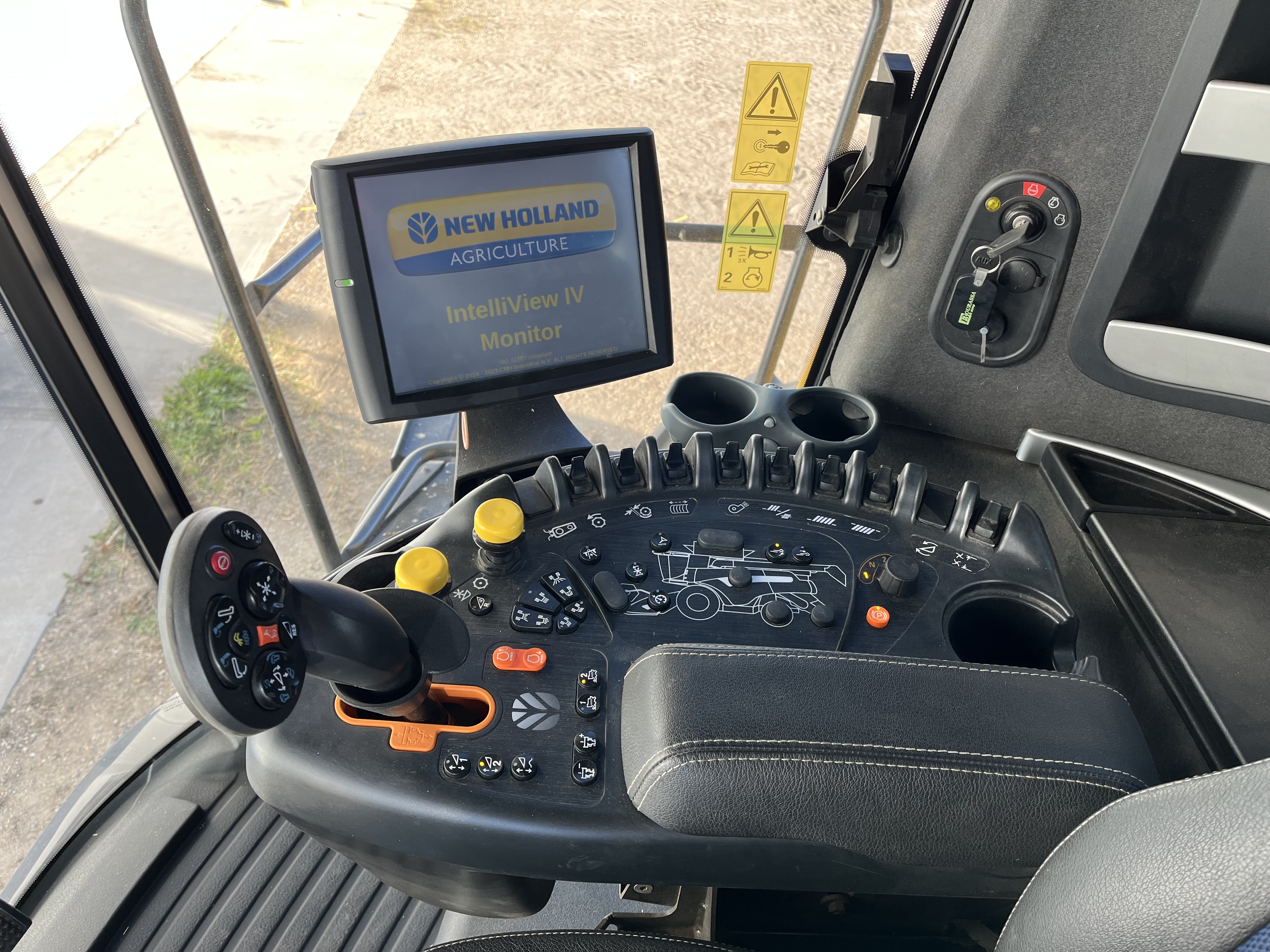 2021 New Holland CR8.90 Combine