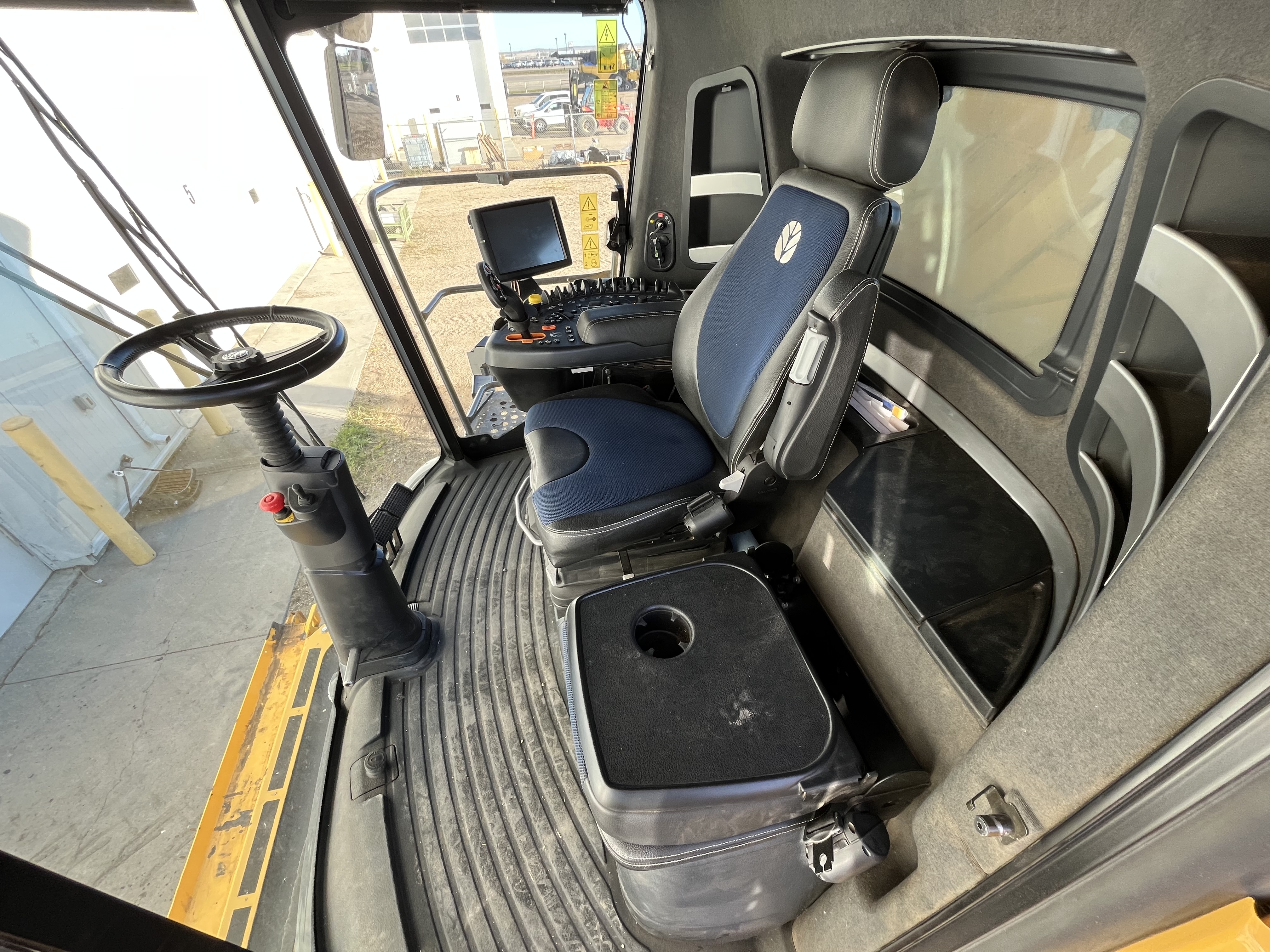 2021 New Holland CR8.90 Combine