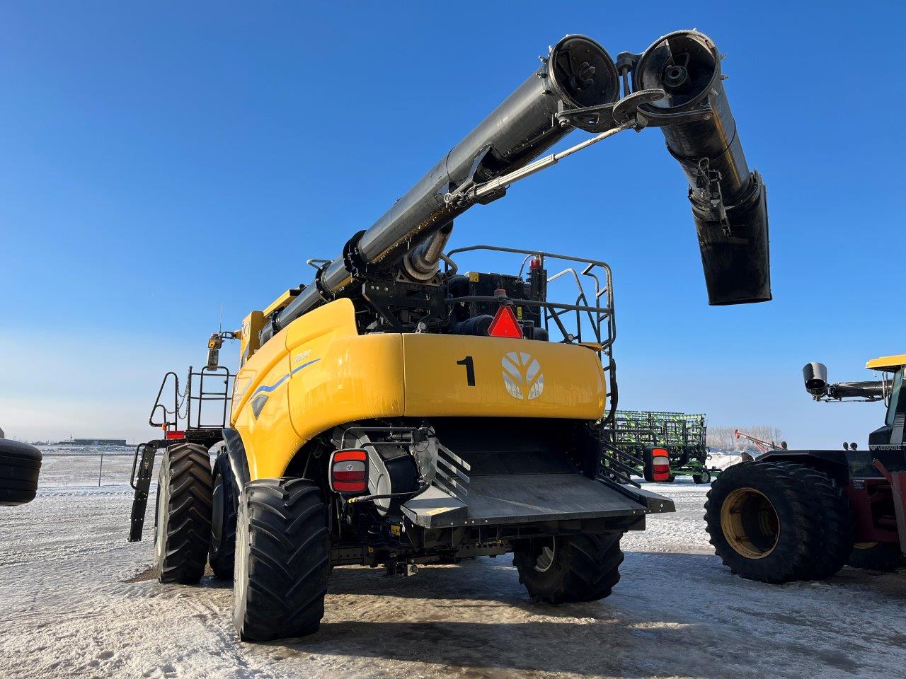 2025 New Holland CR8.90 Combine