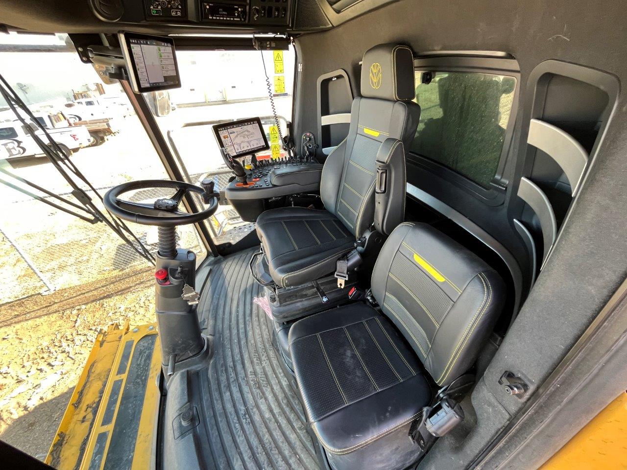 2025 New Holland CR8.90 Combine