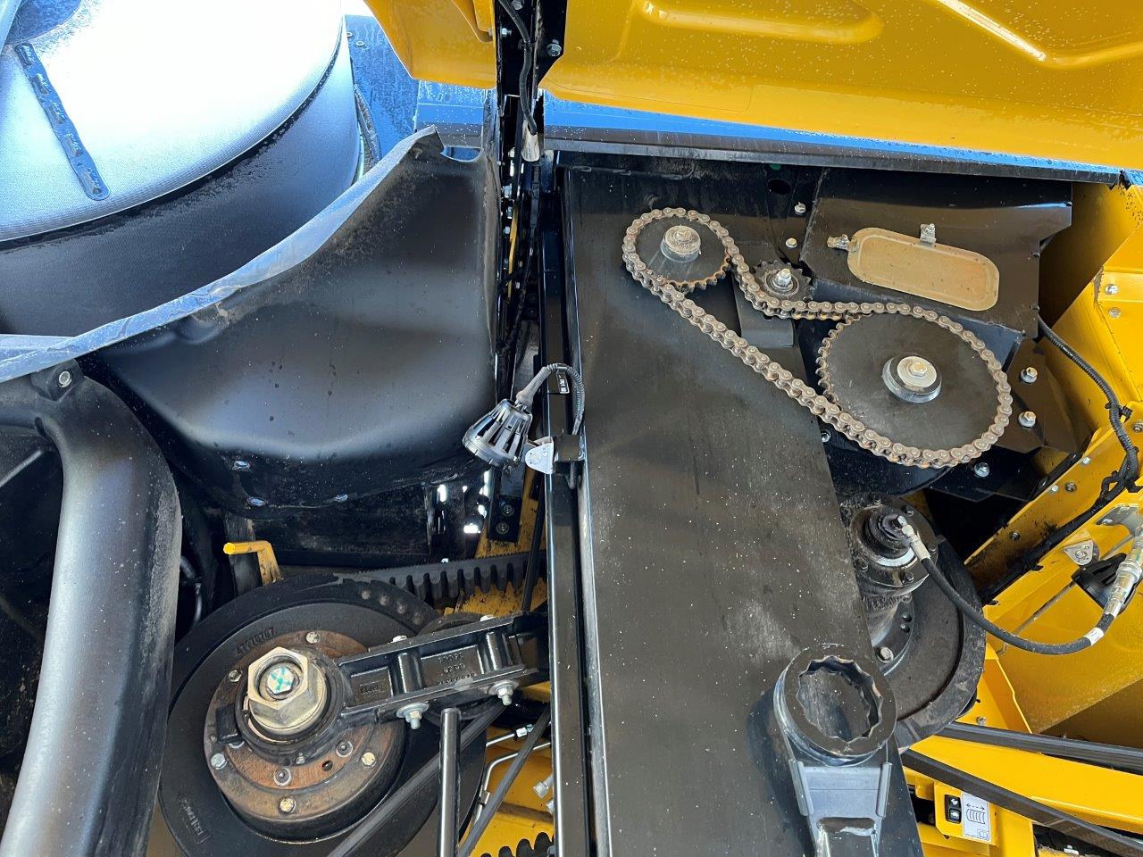 2025 New Holland CR8.90 Combine