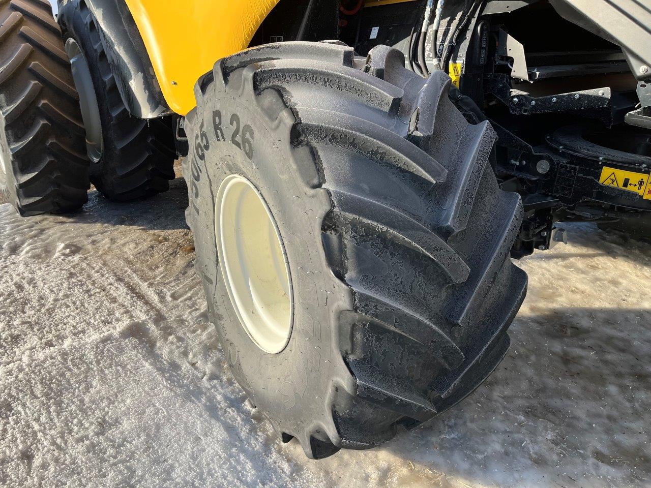 2025 New Holland CR8.90 Combine