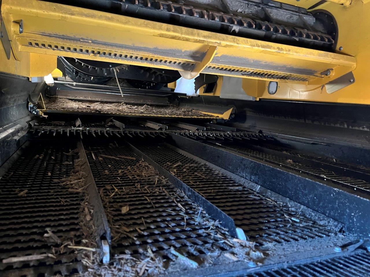 2025 New Holland CR8.90 Combine