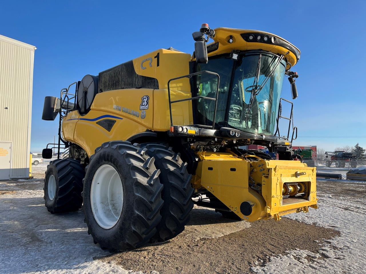 2025 New Holland CR8.90 Combine