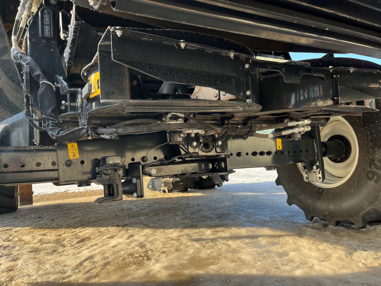 2025 New Holland CR8.90 Combine