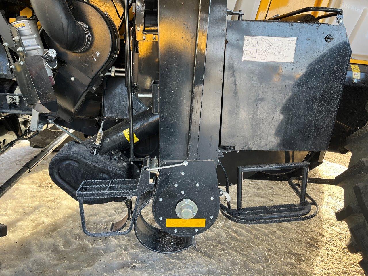 2025 New Holland CR8.90 Combine