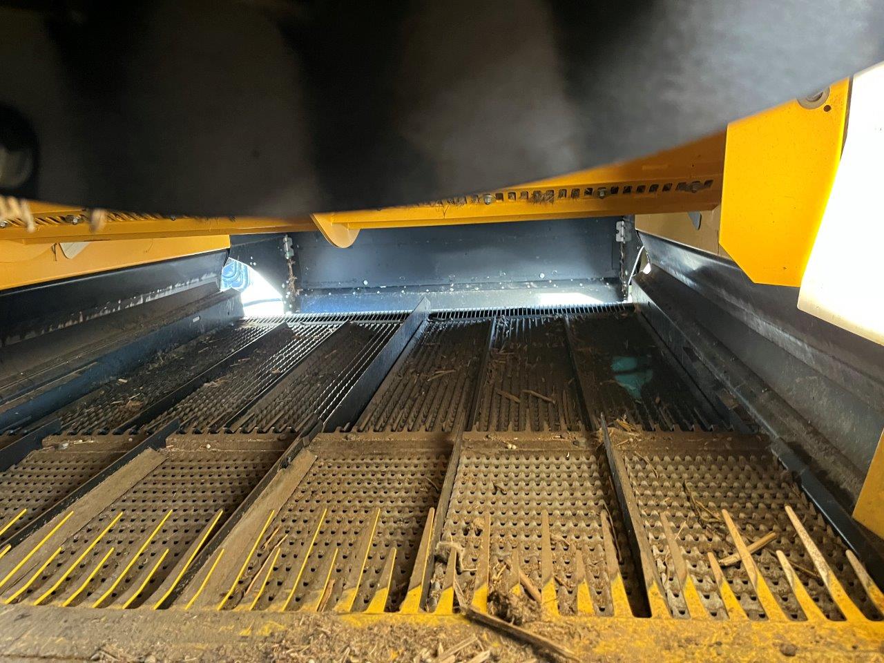 2025 New Holland CR8.90 Combine