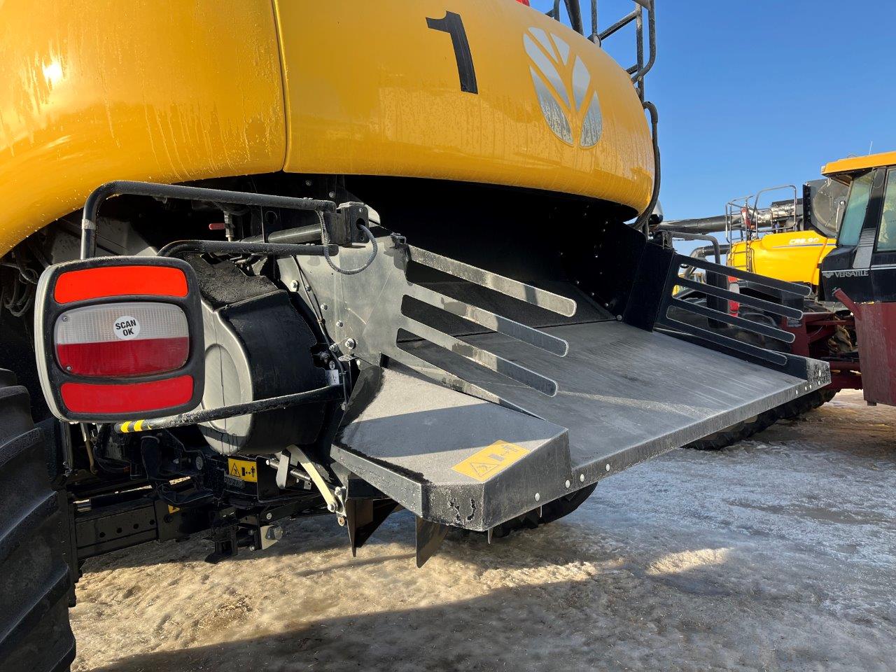 2025 New Holland CR8.90 Combine