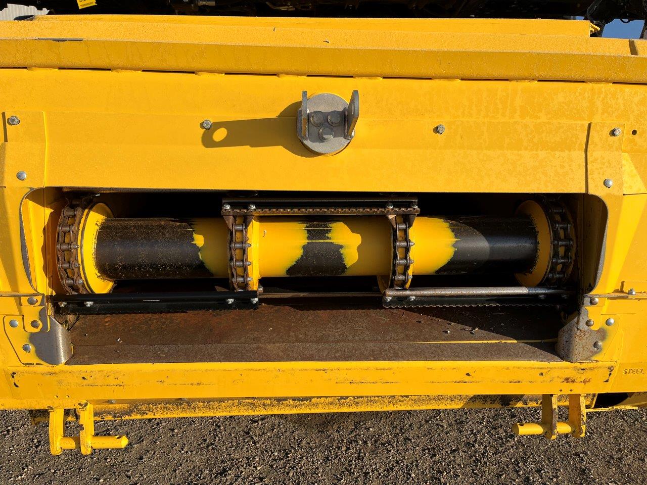 2025 New Holland CR8.90 Combine