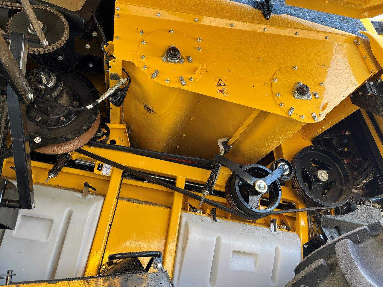 2025 New Holland CR8.90 Combine