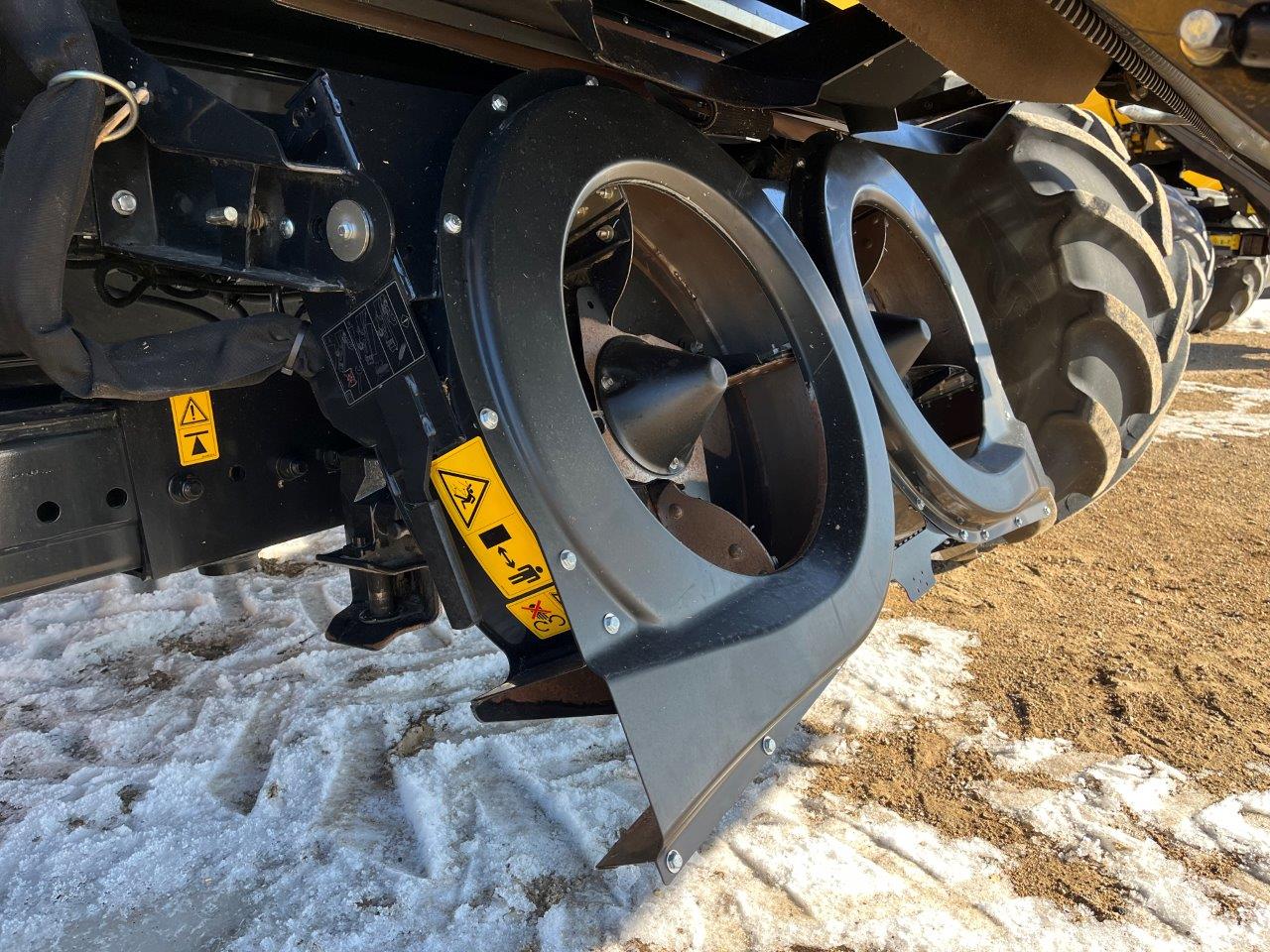 2025 New Holland CR8.90 Combine