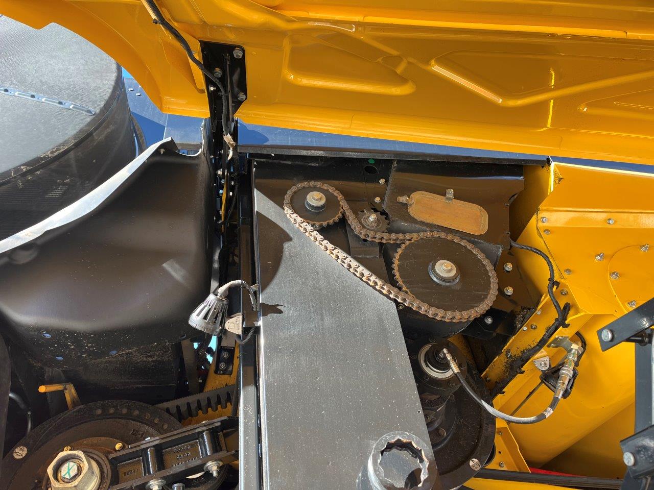 2025 New Holland CR8.90 Combine