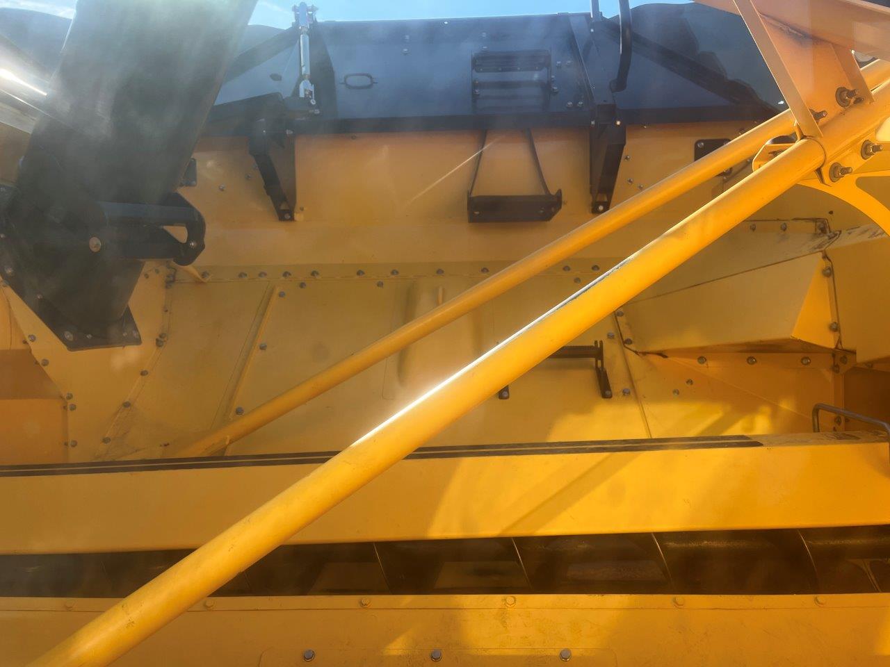 2025 New Holland CR8.90 Combine