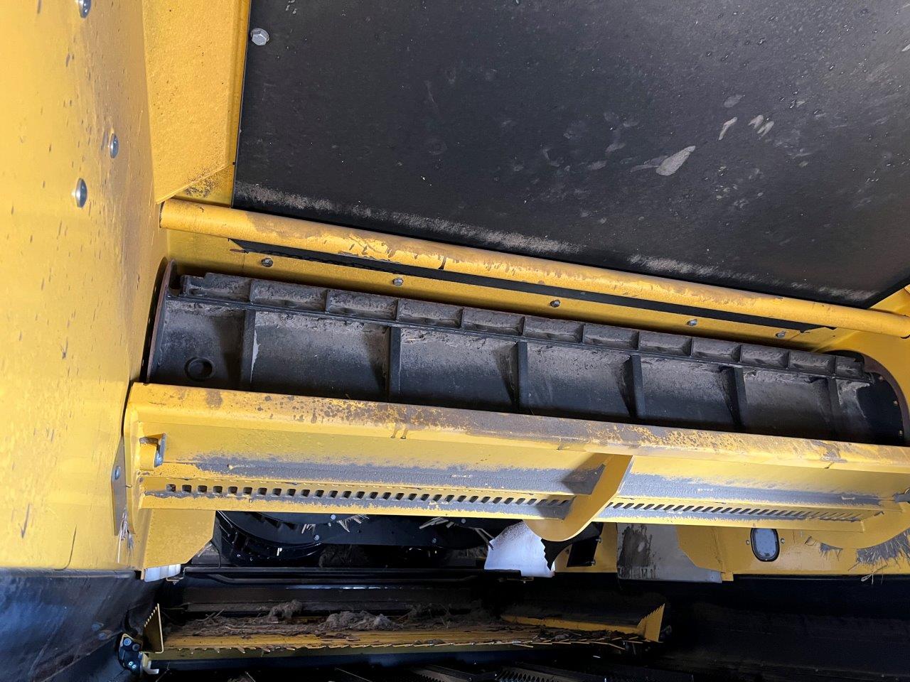 2025 New Holland CR8.90 Combine