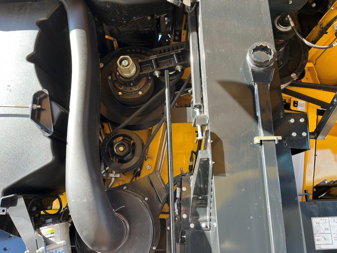 2025 New Holland CR8.90 Combine