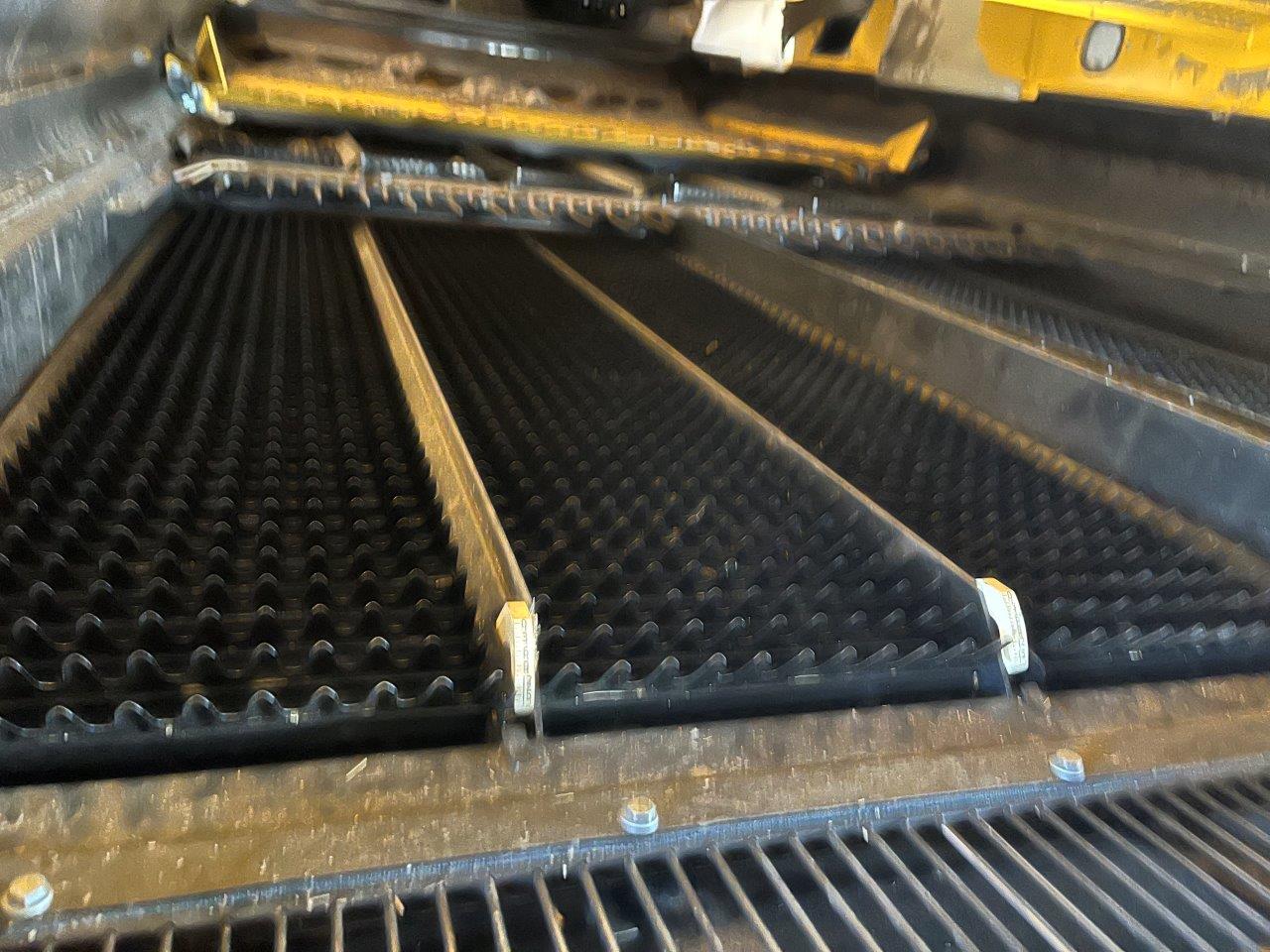 2025 New Holland CR8.90 Combine