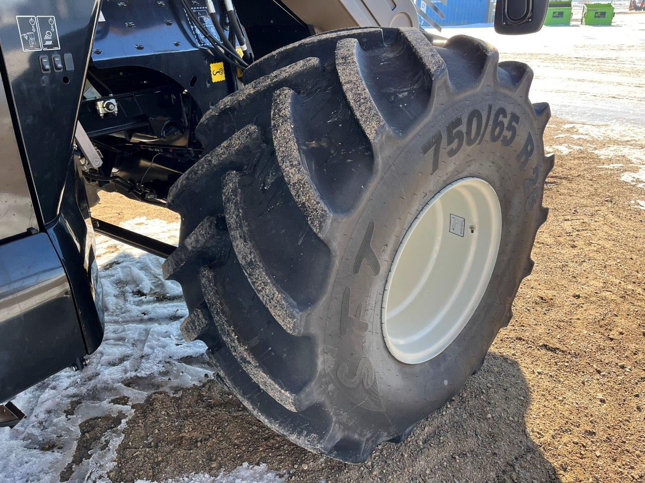 2025 New Holland CR8.90 Combine