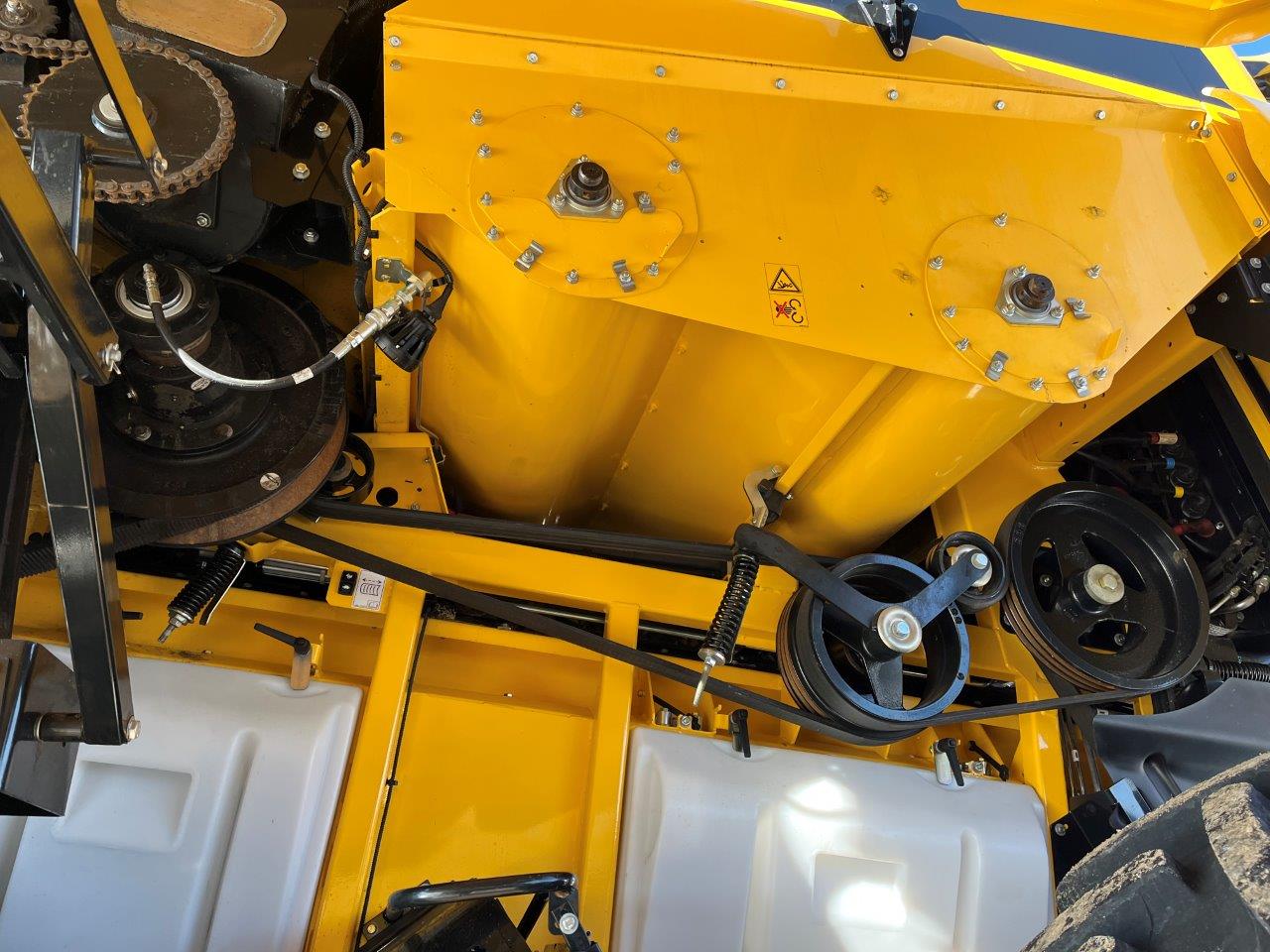 2025 New Holland CR8.90 Combine